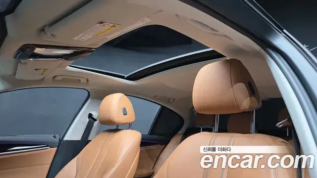 BMW 5 Series 2019 — ფოტო 15/31
