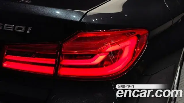 BMW 5 Series 2019 — ფოტო 30/31