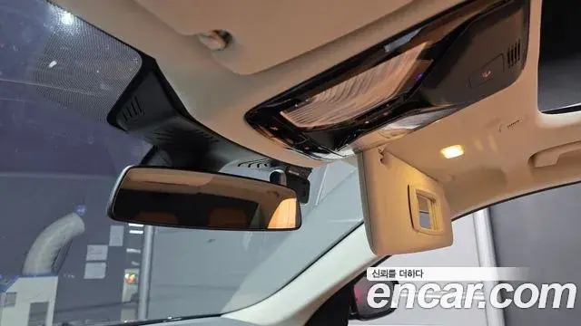 BMW 5 Series 2019 — ფოტო 8/31