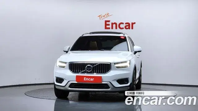 Volvo XC40 2021 — Photo 18/20