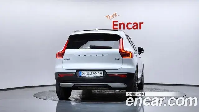 Volvo XC40 2021 — Photo 13/20