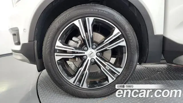Volvo XC40 2021 — Photo 14/20