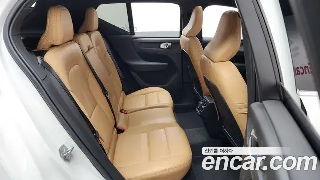 Volvo XC40 2021 — Photo 3/20