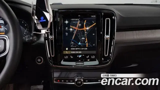 Volvo XC40 2021 — Photo 15/20