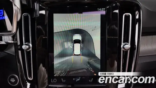 Volvo XC40 2021 — Photo 17/20