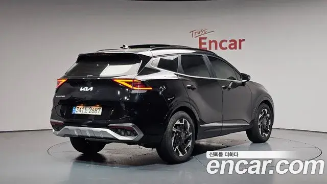 Kia Sportage 2023 — Фото 1/20