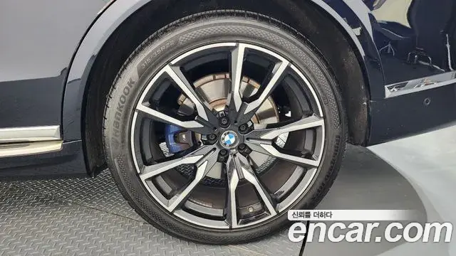 BMW X7 2022 — Şəkil 18/40