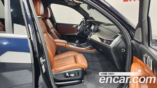 BMW X7 2022 — Şəkil 36/40
