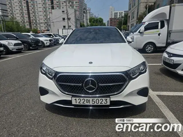 Mercedes-Benz E-Class 2025 — Фото 2/20