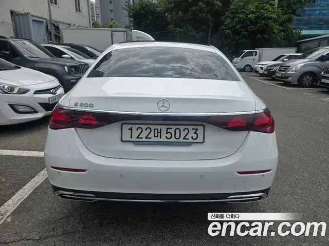Mercedes-Benz E-Class 2025 — Фото 3/20