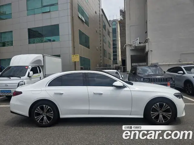 Mercedes-Benz E-Class 2025 — Фото 4/20
