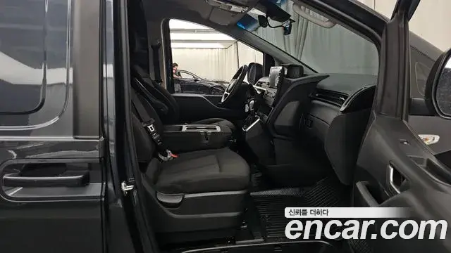 Hyundai Staria 2023 — Фото 11/20