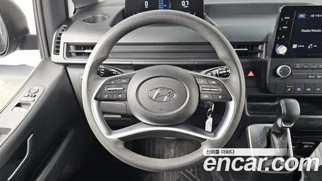 Hyundai Staria 2023 — Фото 13/20