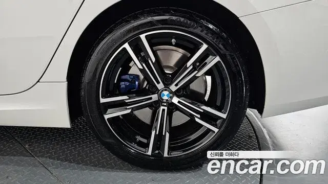BMW 3 Series 2024 — ფოტო 8/34