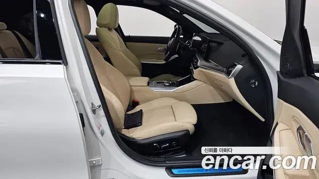 BMW 3 Series 2024 — ფოტო 27/34