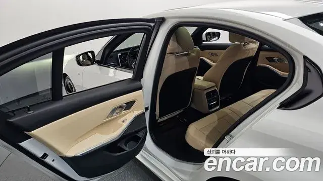 BMW 3 Series 2024 — ფოტო 13/34