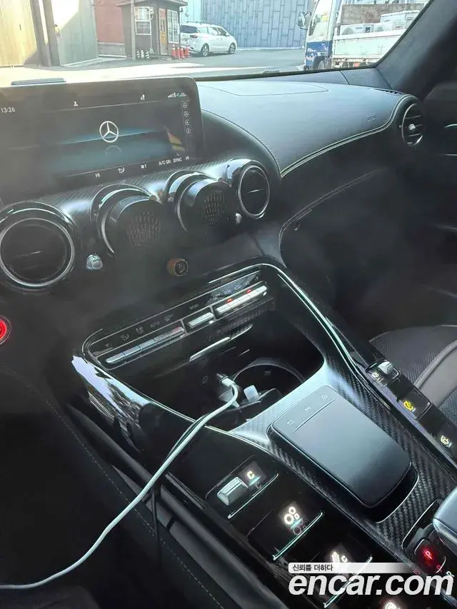 Mercedes-Benz AMG GT 2021 — Şəkil 9/17