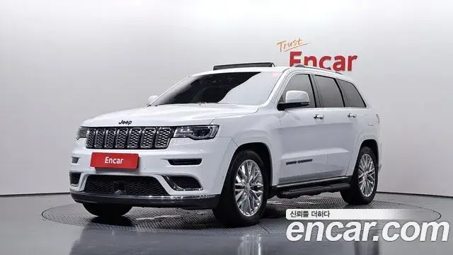 Jeep Grand Cherokee 2018 — ფოტო 19/20