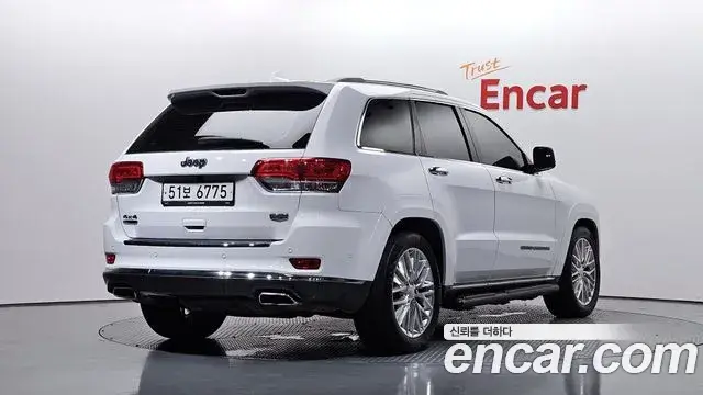 Jeep Grand Cherokee 2018 — ფოტო 5/20