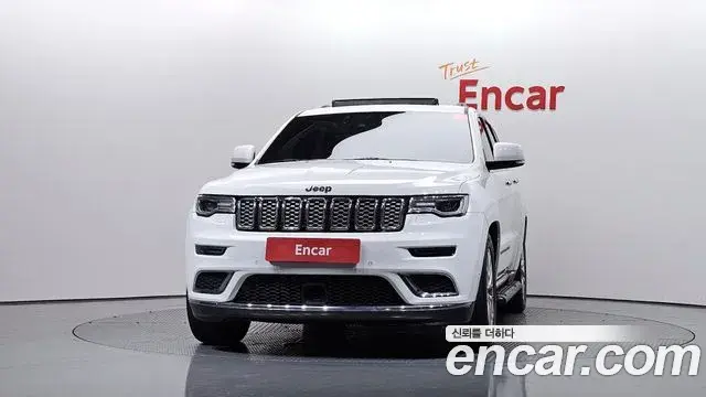 Jeep Grand Cherokee 2018 — ფოტო 6/20