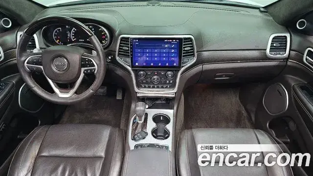 Jeep Grand Cherokee 2018 — ფოტო 13/20