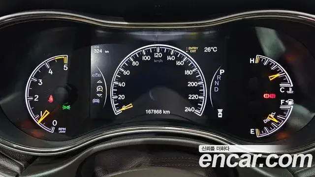 Jeep Grand Cherokee 2018 — ფოტო 17/20