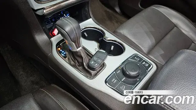 Jeep Grand Cherokee 2018 — ფოტო 10/20