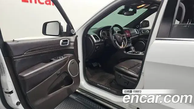 Jeep Grand Cherokee 2018 — ფოტო 4/20