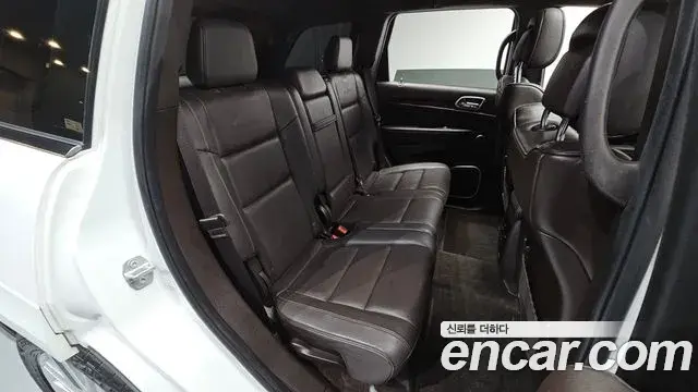 Jeep Grand Cherokee 2018 — ფოტო 8/20