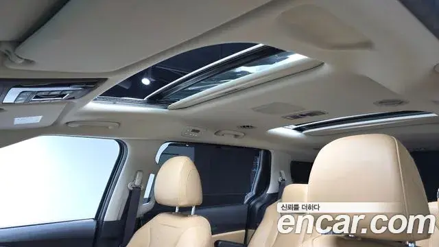 Kia Carnival 2021 — Şəkil 32/35