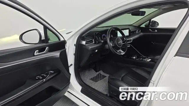 Kia K5 2022 — Şəkil 30/30