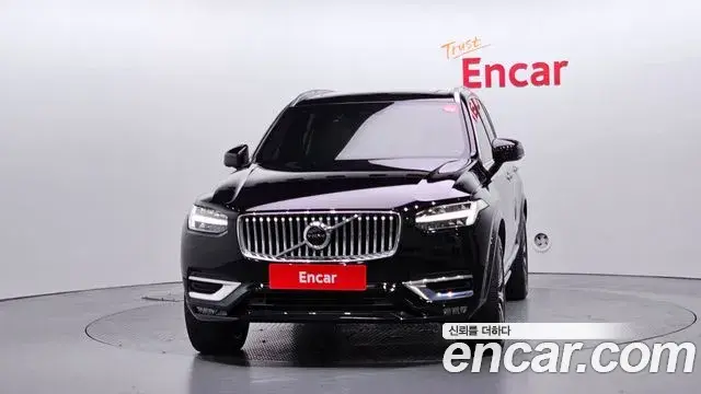 Volvo XC90 2020 — ფოტო 18/20