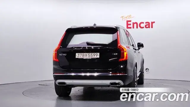 Volvo XC90 2020 — ფოტო 14/20