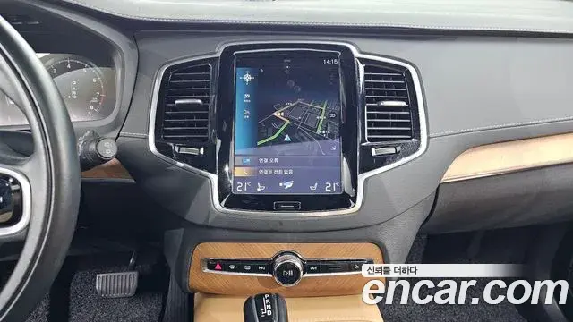 Volvo XC90 2020 — ფოტო 7/20