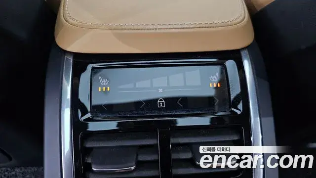 Volvo XC90 2020 — ფოტო 16/20