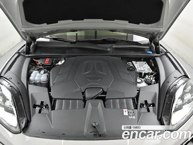 Porsche Cayenne 2025 — Photo 4/20