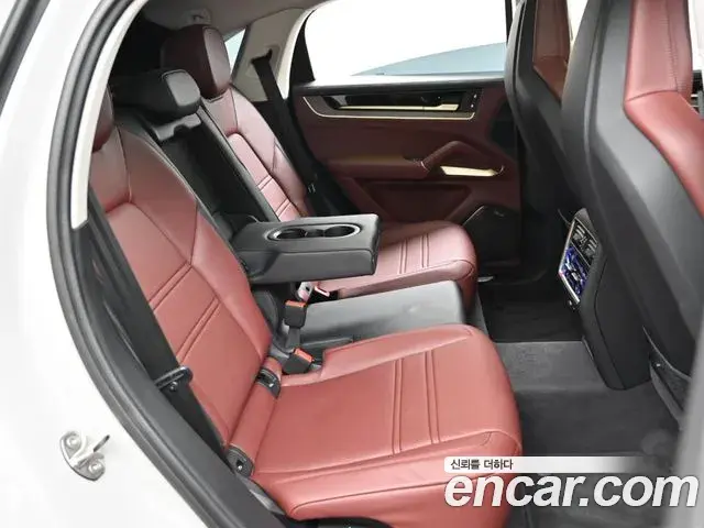Porsche Cayenne 2025 — Photo 8/20