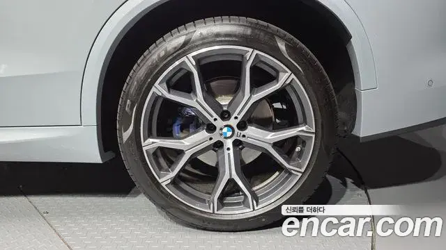 BMW X5 2025 — ფოტო 27/34