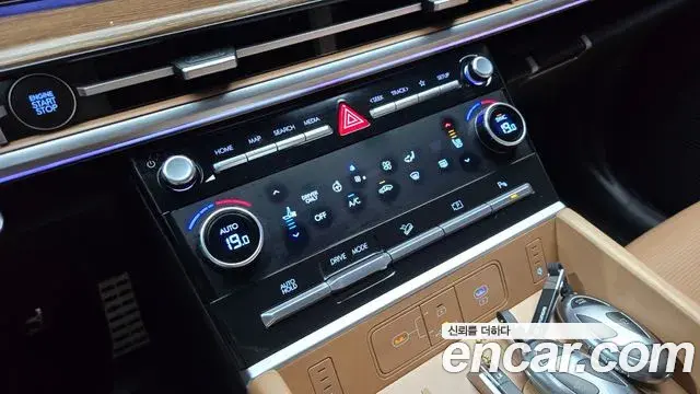 Hyundai Santa Fe 2024 — ფოტო 28/30