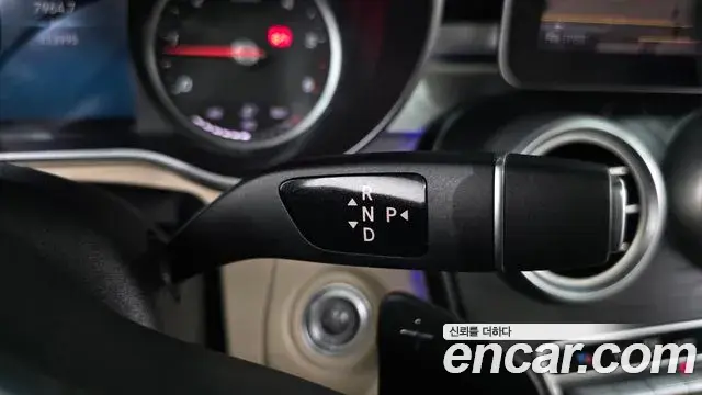 Mercedes-Benz C-Class 2019 — Şəkil 27/30