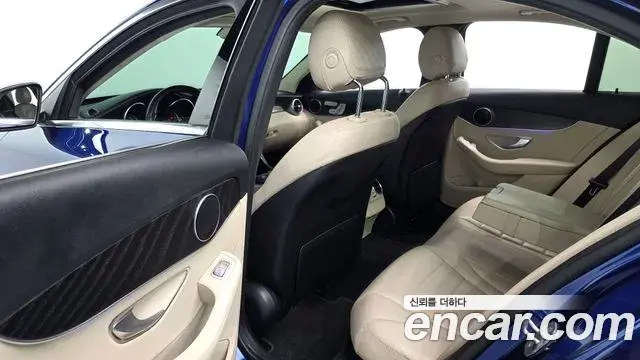 Mercedes-Benz C-Class 2019 — Şəkil 28/30