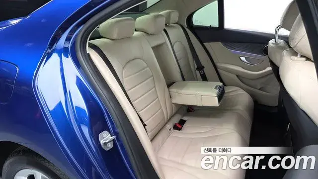 Mercedes-Benz C-Class 2019 — Şəkil 23/30
