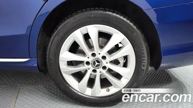 Mercedes-Benz C-Class 2019 — Şəkil 22/30