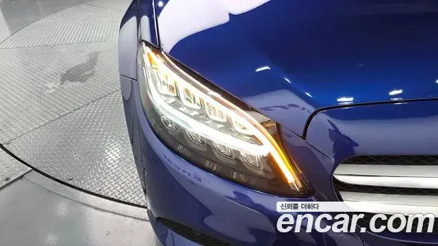 Mercedes-Benz C-Class 2019 — Şəkil 19/30