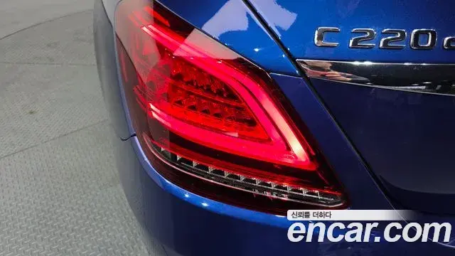 Mercedes-Benz C-Class 2019 — Şəkil 26/30