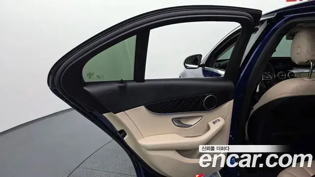 Mercedes-Benz C-Class 2019 — Şəkil 24/30