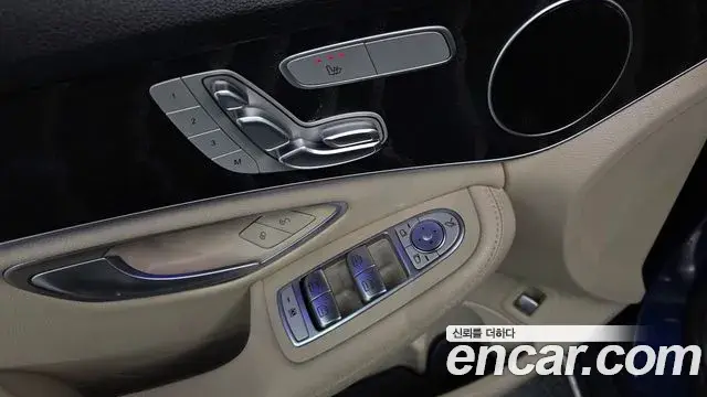 Mercedes-Benz C-Class 2019 — Şəkil 29/30