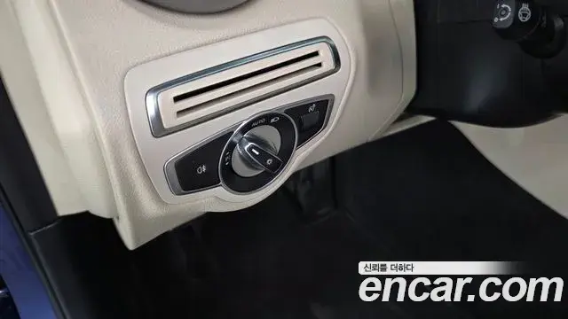 Mercedes-Benz C-Class 2019 — Şəkil 17/30