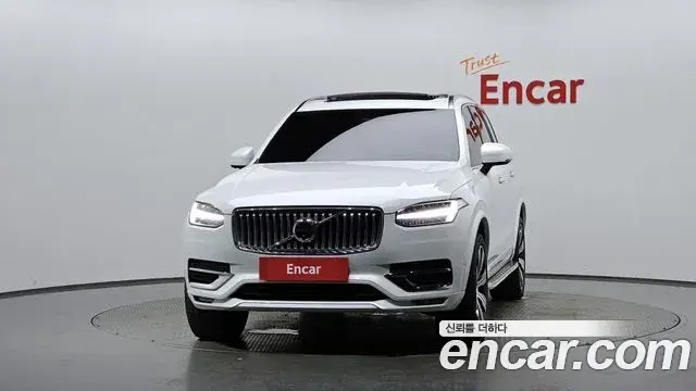 Volvo XC90 2022 — ფოტო 1/35