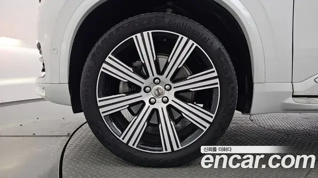 Volvo XC90 2022 — ფოტო 26/35